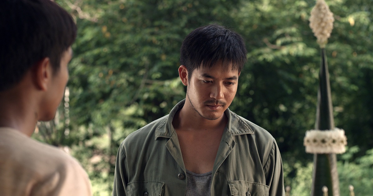 Anuchit Sapanpong and Sukollawat Kanarot in Malila: The Farewell Flower