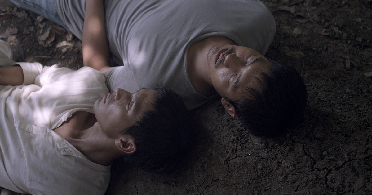 Anuchit Sapanpong and Sukollawat Kanarot in Malila: The Farewell Flower