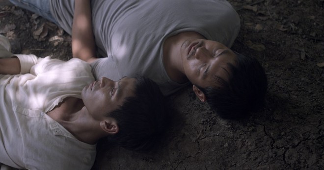 Anuchit Sapanpong and Sukollawat Kanarot in Malila: The Farewell Flower